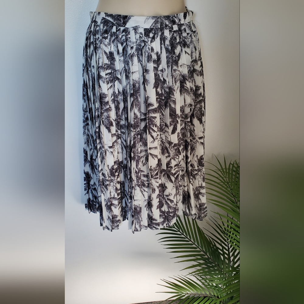 Dynamite Black and White Palm Midi Skirt